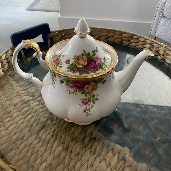 Royal Albert Tea Pot - Picture 1 of 11